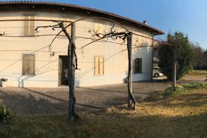 Casa indipendente con giardino/pertinenza edificab