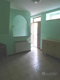 2 LOCALI A OLEVANO ROMANO