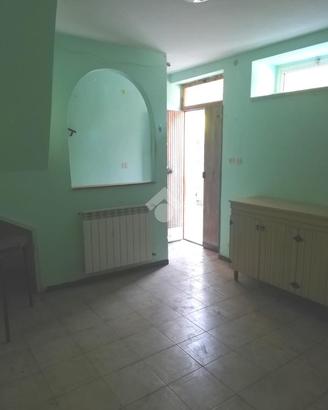 2 LOCALI A OLEVANO ROMANO