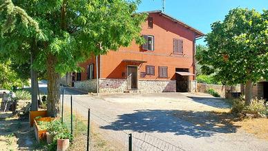 Villa di 220 m² con più di 5 locali e box auto a C