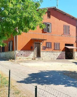 Villa di 220 m² con più di 5 locali e box auto a C