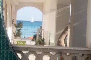 TORRE LAPILLO monolocale con veranda 7 m dal mare