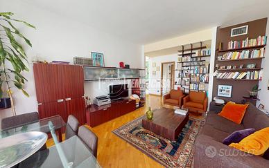 Trilocale con due box, posto auto in pieno centro