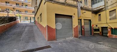 AUTORIMESSA A NAPOLI