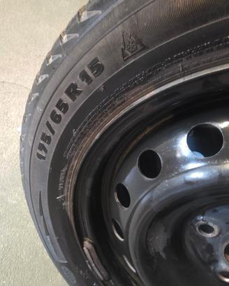 Gomme invernali /cerchi  ferro 175/65 R15 /catene