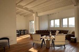 Appartamento di 150 m² con 4 locali e box auto a T