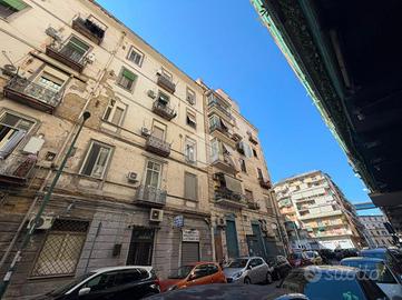 4 LOCALI A NAPOLI