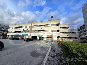 Negozio Isernia [Z3 BRGGPP H3ACG]