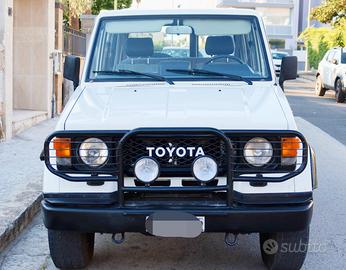 TOYOTA LAND CRUISER LJ70 