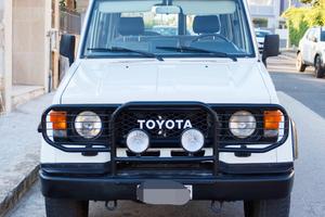 TOYOTA LAND CRUISER LJ70 