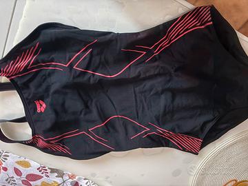 Costume da donna oer piscina
