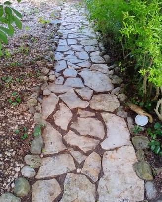 pietra naturale per pavimentazione giardino 