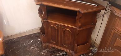 mobile in legno angolare per tv