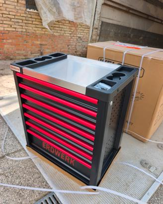 cassetta degli attrezzi nuova ancora incastolata