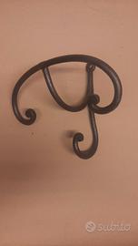 antico appendiabiti in ferro battuto 
