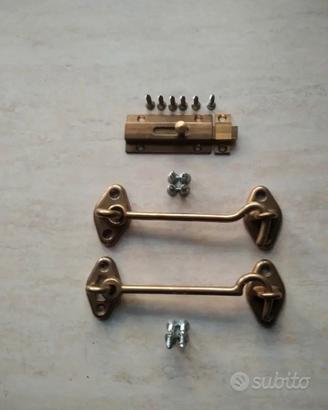Set di ganci per porte 