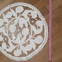 centrino vintage con ricamo a intaglio