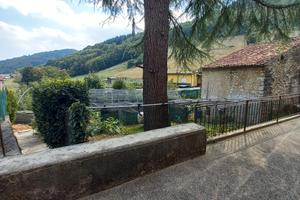 Immobile affiancato con terreno