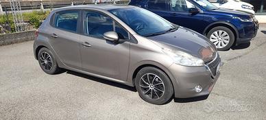 auto Peugeot 208