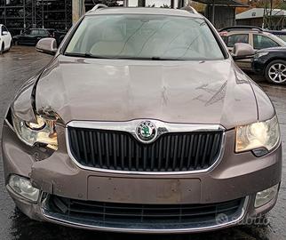 Skoda Superb (3T) SW Anno 2010 | Veicolo Intero | 