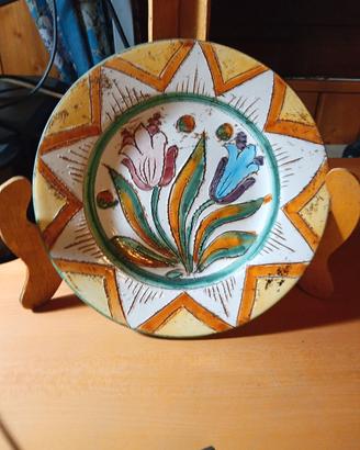 piatto decorativo con fiori