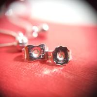 Orecchini oro bianco a ricciolo