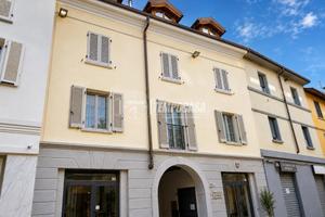 Signorile tre locali con posto auto in centro