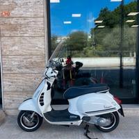 Piaggio Vespa 300 GTS Yacht Club - 2018