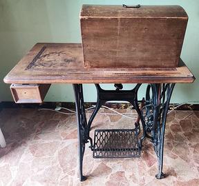Macchina da cucire d'epoca