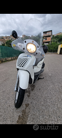 Scarabeo 200 IE 5.527 km bianco