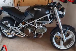 Ducati Monster 600 dark