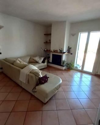 DIVANO ANGOLARE IN PELLE