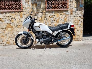 Yamaha XJ 750