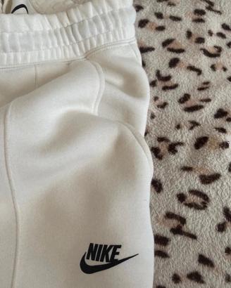 Nike tech
