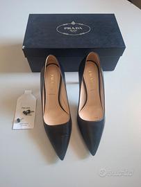Decolletè in pelle nera PRADA taglia 38,5 tacco cm