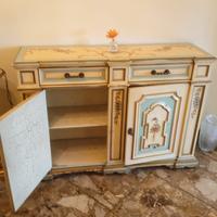 Credenza in stile veneziano 