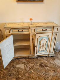 Credenza in stile veneziano 