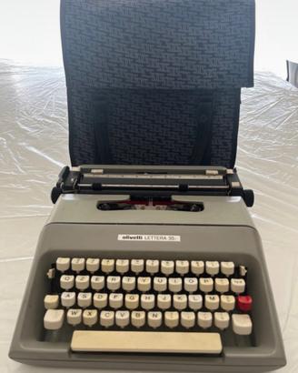 Macchina da scrivere Olivetti lettera 35