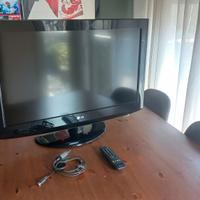TV LG 32 Pollici (Modello 32LH2000) - 50,00 Euro