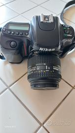 Fotocamera Nikon F50 reflex con flash Nikon