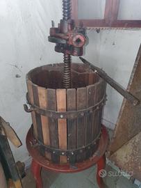 Torchio a leva da 50 e pigiatrice manuale