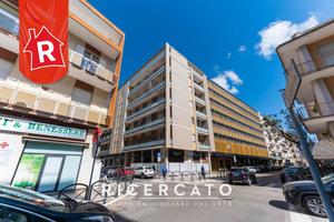 Ampio appartamento in via M. Renato Imbriani