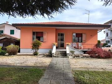 Casa singola con giardino