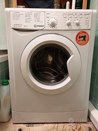 Lavatrice Indesit IWSC61082
