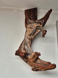 Tronchetto in legno con faccia intagliata