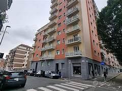 SECONDO PIANO VIA OXILIA : 370 EURO PIU' SPESE