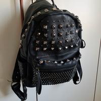 Zaino in eco pelle con borchie