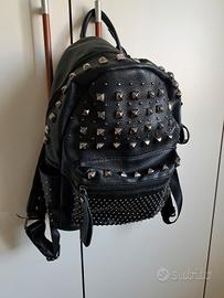 Zaino in eco pelle con borchie
