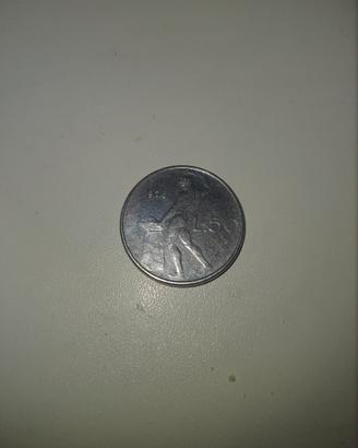 Una moneta da 10 lire