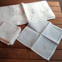 tovaglia e tovaglioli in lino ricamo colorato